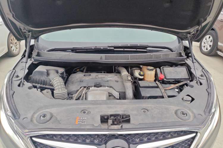 Used Buick GL8 2018 ES 28T Comfort Model China VI Standard Engine Bay