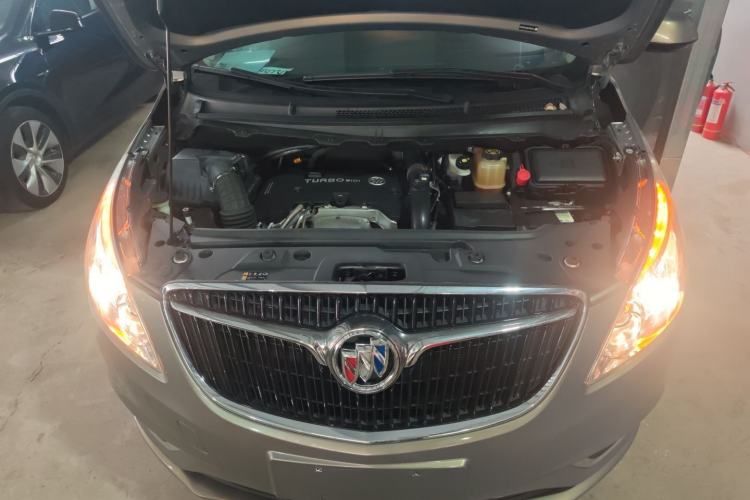 Used Buick GL8 2018 28T Luxury Model China VI Standard Engine Bay