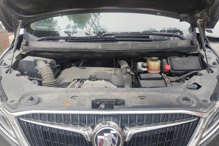 Used Buick GL8 2018 ES 28T Luxury Model China VI Standard Engine Bay