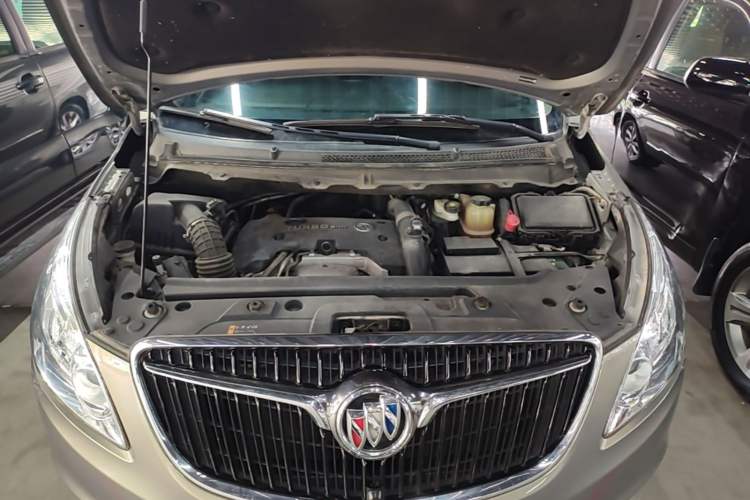 Used Buick GL8 2018 28T Prestige Version China VI Standard Engine Bay