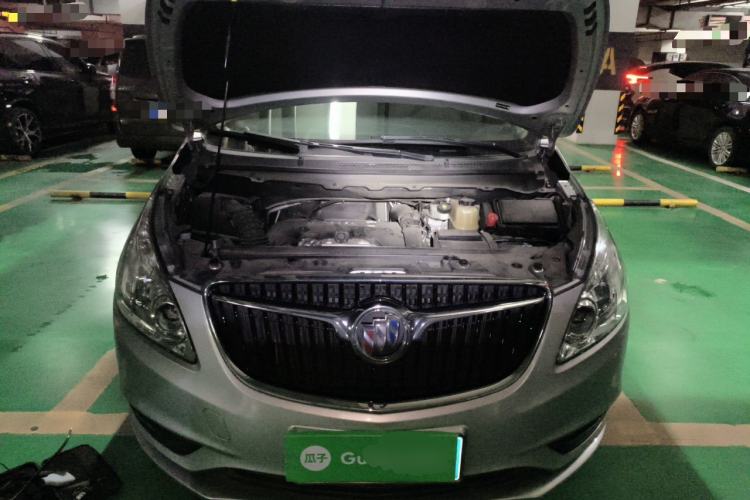 Used Buick GL8 2018 28T Luxury Model China VI Standard Engine Bay
