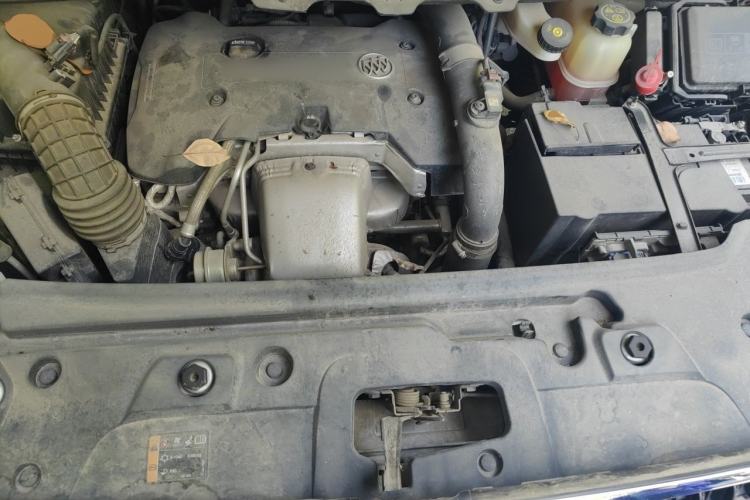 Used Buick GL8 2018 28T Comfort Model China VI Standard Engine Bay