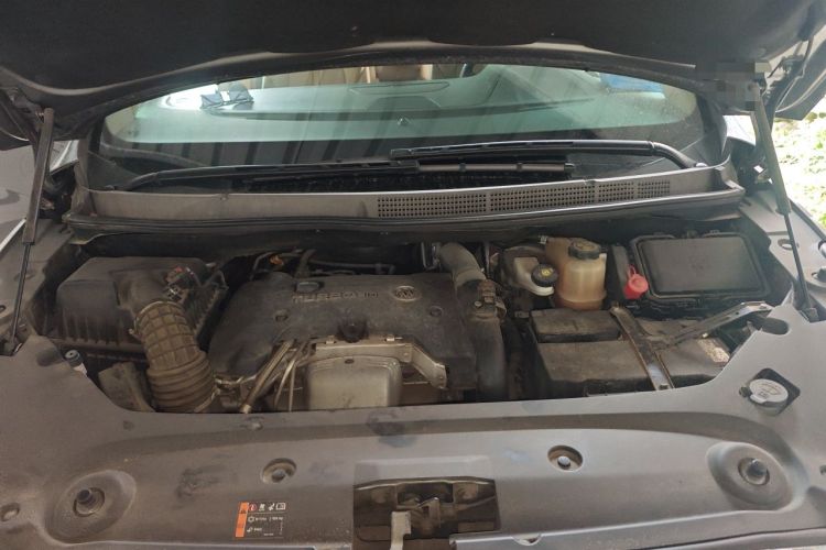 Used Buick GL8 2018 ES 28T Premium Model China VI Standard Engine Bay