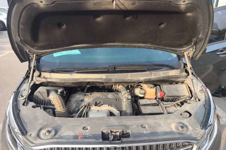Used Buick GL8 2018 ES 28T Luxury Model China VI Standard Engine Bay