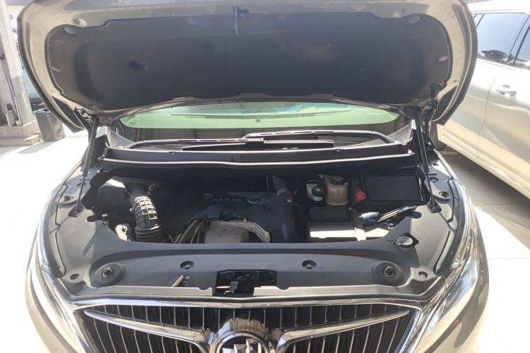 Used Buick GL8 2018 ES 28T Comfort Model China VI Standard Engine Bay