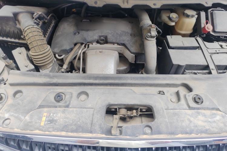Used Buick GL8 2018 28T Prestige Version China VI Standard Engine Bay