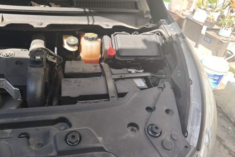 Used Buick GL8 2018 28T Luxury Model China VI Standard Engine Bay Left