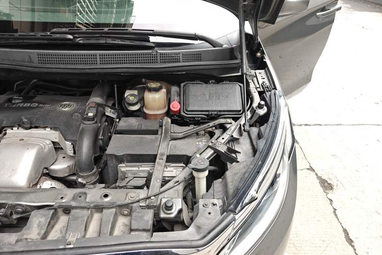 Used Buick GL8 2018 ES 28T Comfort Model China VI Standard Engine Bay Left
