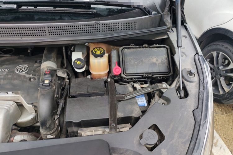 Used Buick GL8 2018 ES 28T Premium Model China VI Standard Engine Bay Left