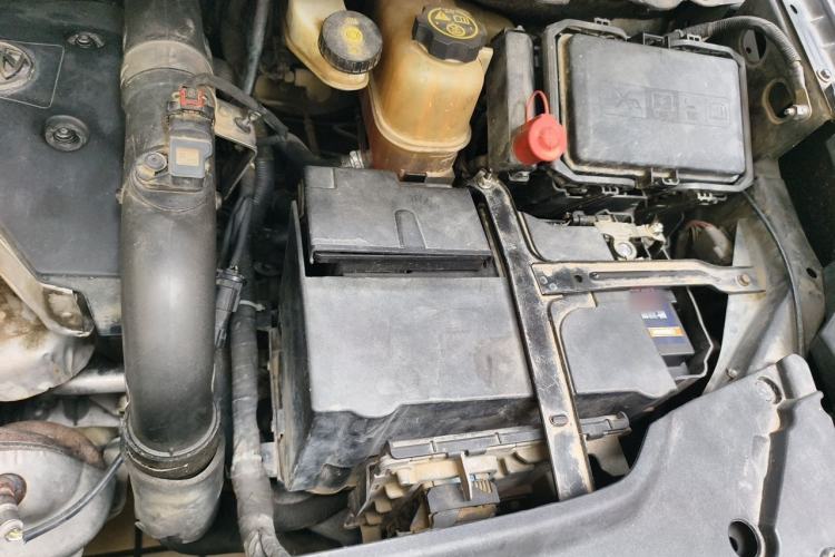 Used Buick GL8 2018 28T Luxury Model China VI Standard Engine Bay Left