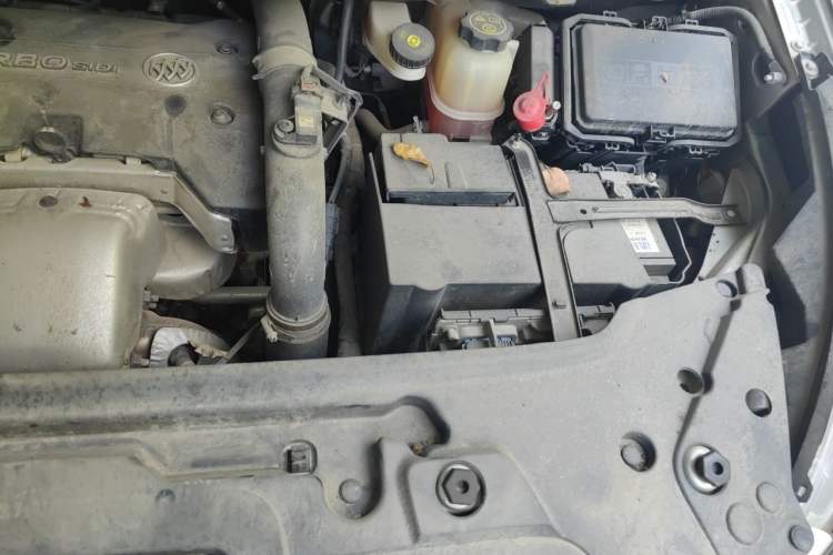 Used Buick GL8 2018 28T Comfort Model China VI Standard Engine Bay Left