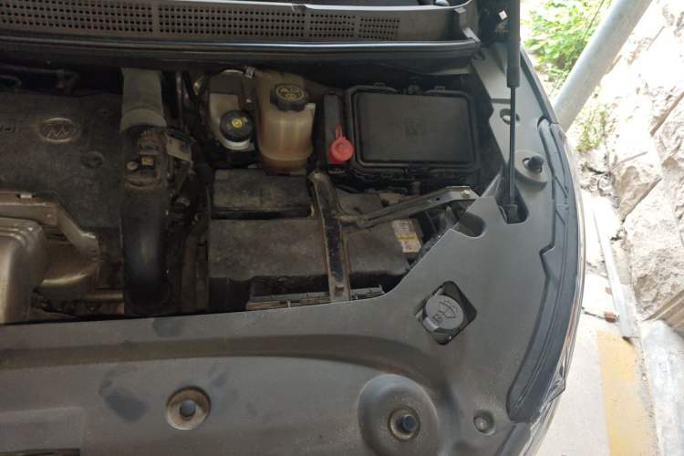 Used Buick GL8 2018 ES 28T Premium Model China VI Standard Engine Bay Left