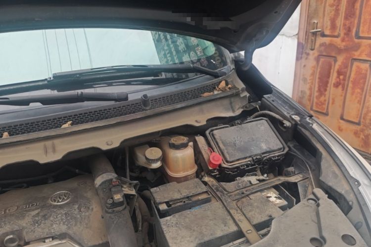 Used Buick GL8 2018 28T Comfort Model China VI Standard Engine Bay Left