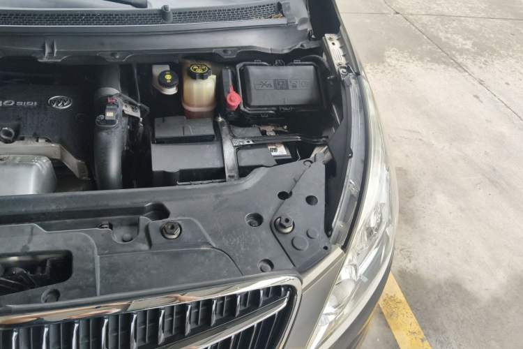 Used Buick GL8 2018 28T Comfort Model China VI Standard Engine Bay Left