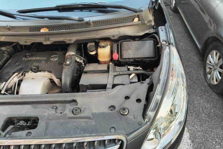 Used Buick GL8 2018 28T Luxury Model China VI Standard Engine Bay Left