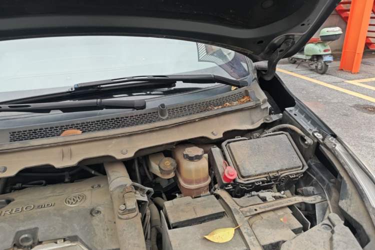 Used Buick GL8 2018 28T Comfort Model China VI Standard Engine Bay Left