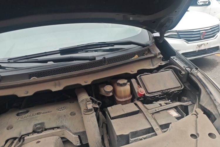 Used Buick GL8 2018 28T Comfort Model China VI Standard Engine Bay Left