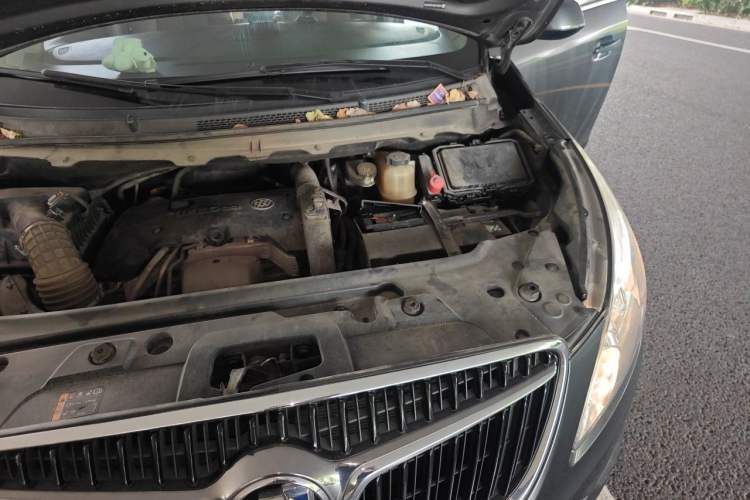 Used Buick GL8 2018 28T Comfort Model China VI Standard Engine Bay Left