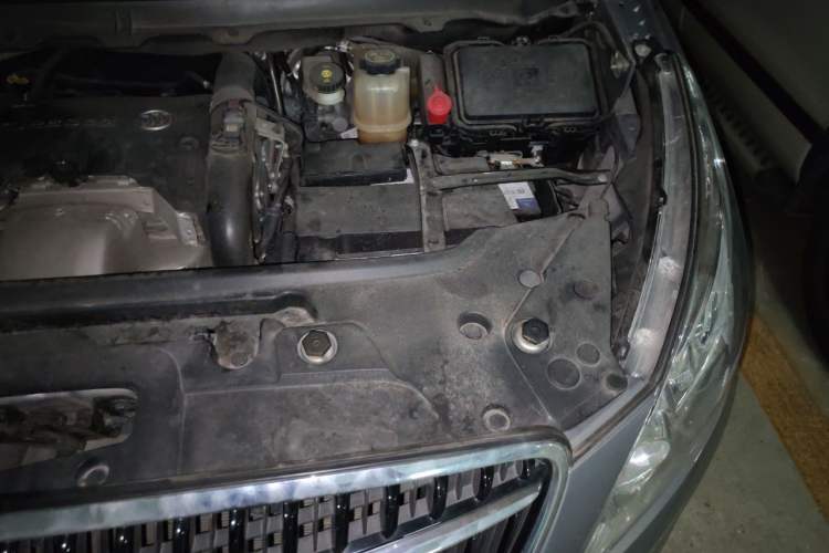 Used Buick GL8 2018 28T Prestige Version China VI Standard Engine Bay Left