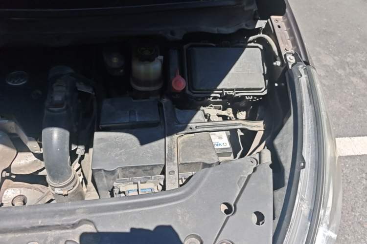 Used Buick GL8 2018 28T Luxury Model China VI Standard Engine Bay Left