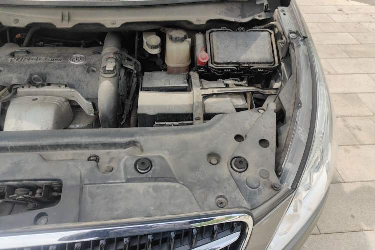 Used Buick GL8 2018 28T Luxury Model China VI Standard Engine Bay Left