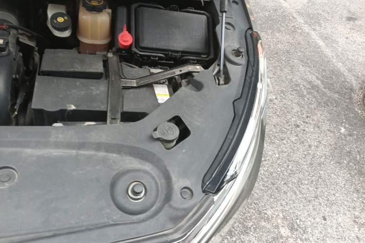 Used Buick GL8 2018 ES 28T Comfort Model China VI Standard Engine Bay Left