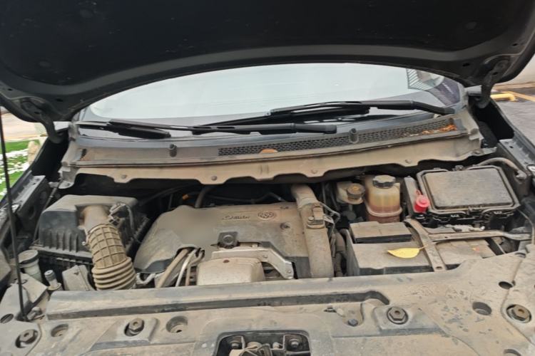 Used Buick GL8 2018 28T Comfort Model China VI Standard Engine Bay