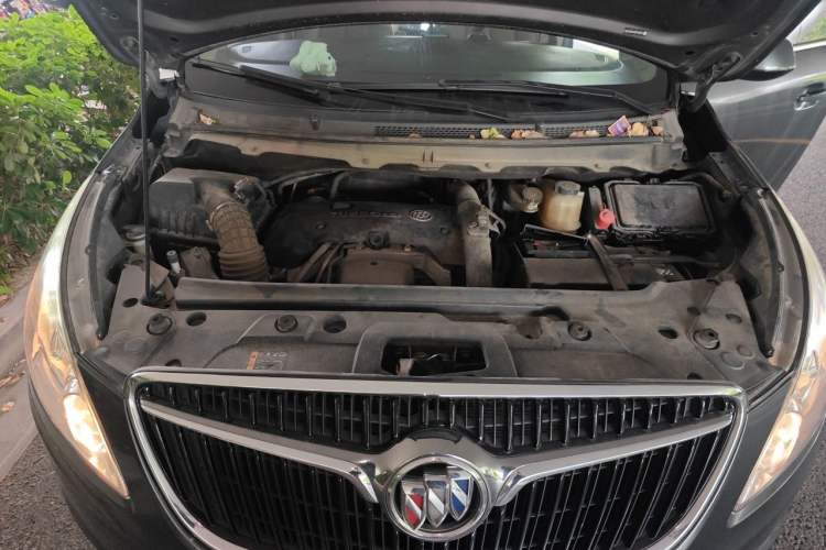 Used Buick GL8 2018 28T Comfort Model China VI Standard Engine Bay
