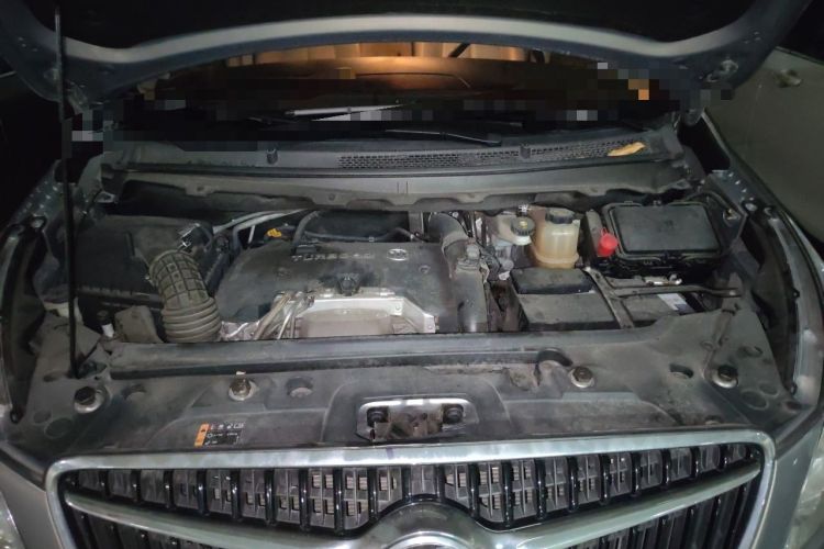 Used Buick GL8 2018 28T Prestige Version China VI Standard Engine Bay