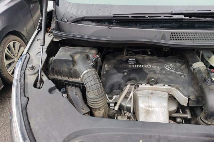 Used Buick GL8 2018 ES 28T Premium Model China VI Standard Engine Bay Right