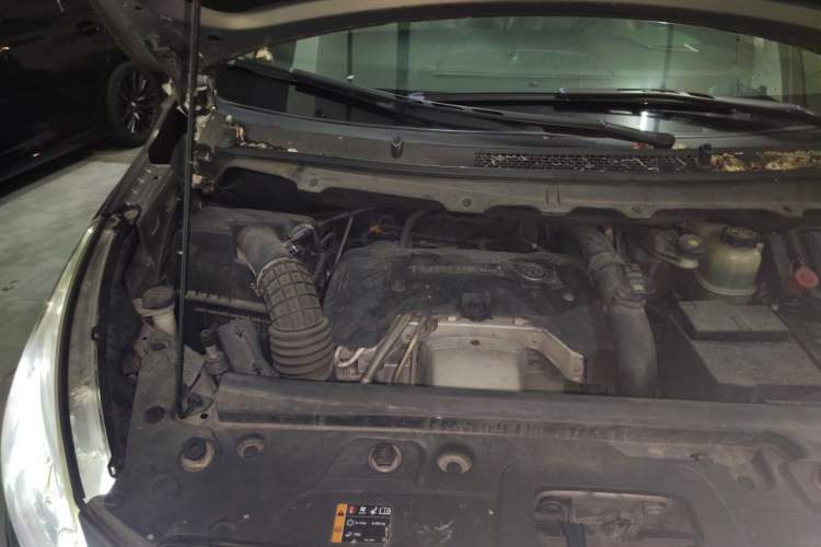 Used Buick GL8 2018 28T Luxury Model China VI Standard Engine Bay Right