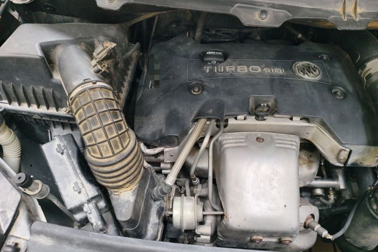 Used Buick GL8 2018 28T Luxury Model China VI Standard Engine Bay Right