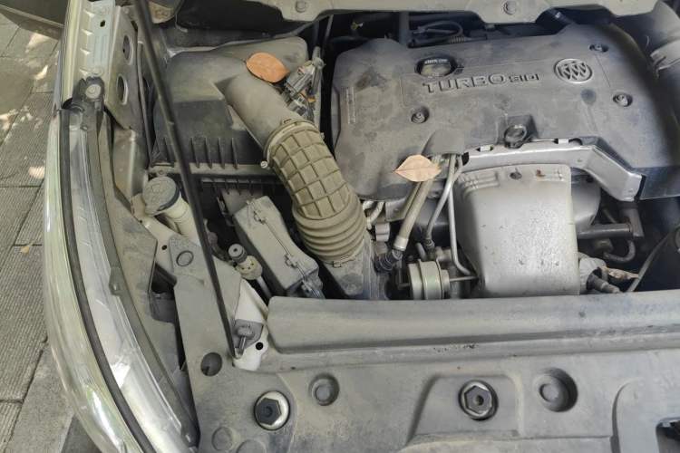 Used Buick GL8 2018 28T Comfort Model China VI Standard Engine Bay Right