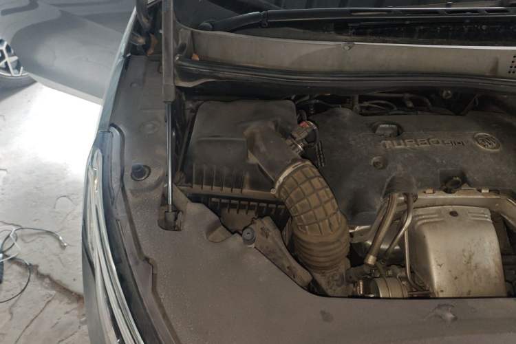 Used Buick GL8 2018 ES 28T Premium Model China VI Standard Engine Bay Right