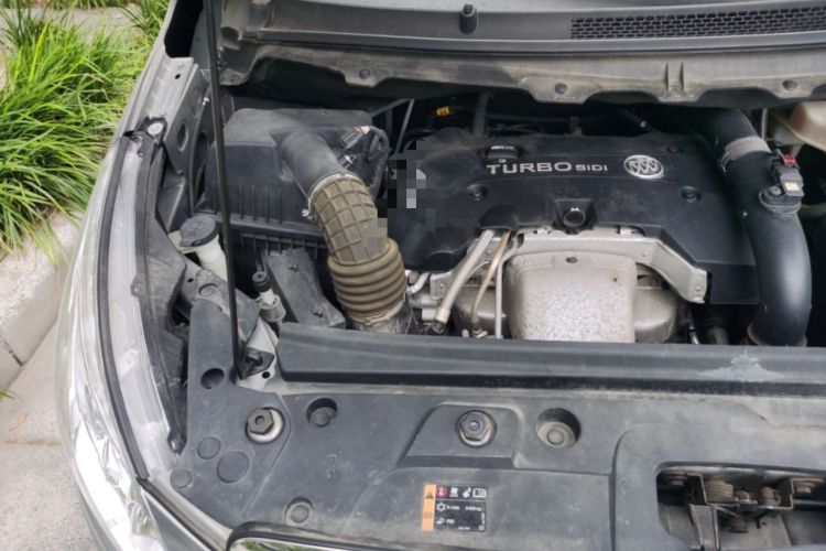 Used Buick GL8 2018 28T Luxury Model China VI Standard Engine Bay Right