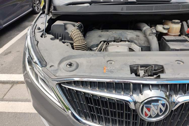 Used Buick GL8 2018 ES 28T Luxury Model China VI Standard Engine Bay Right