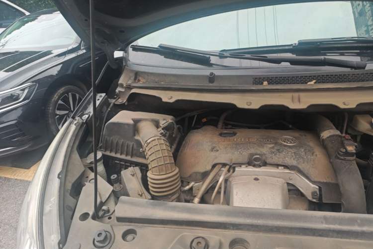 Used Buick GL8 2018 28T Comfort Model China VI Standard Engine Bay Right