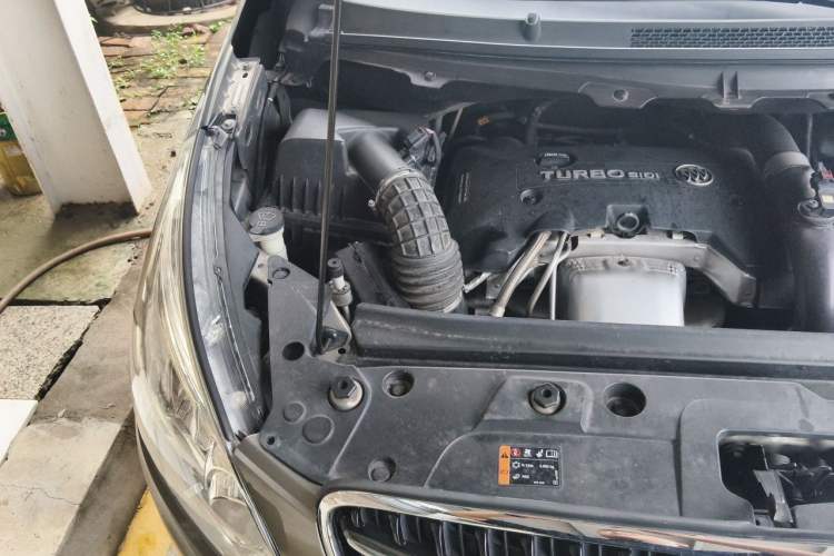 Used Buick GL8 2018 28T Comfort Model China VI Standard Engine Bay Right