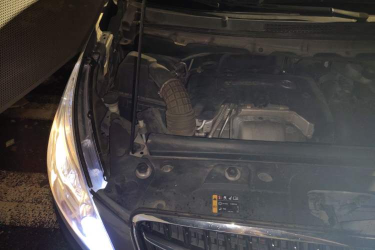Used Buick GL8 2018 28T Comfort Model China VI Standard Engine Bay Right
