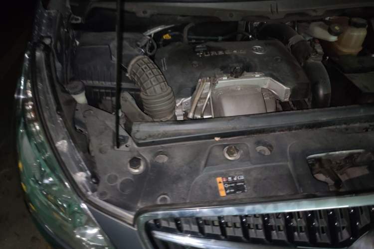 Used Buick GL8 2018 28T Prestige Version China VI Standard Engine Bay Right