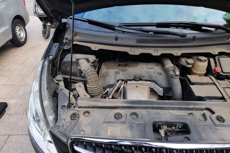 Used Buick GL8 2018 28T Prestige Version China VI Standard Engine Bay Right