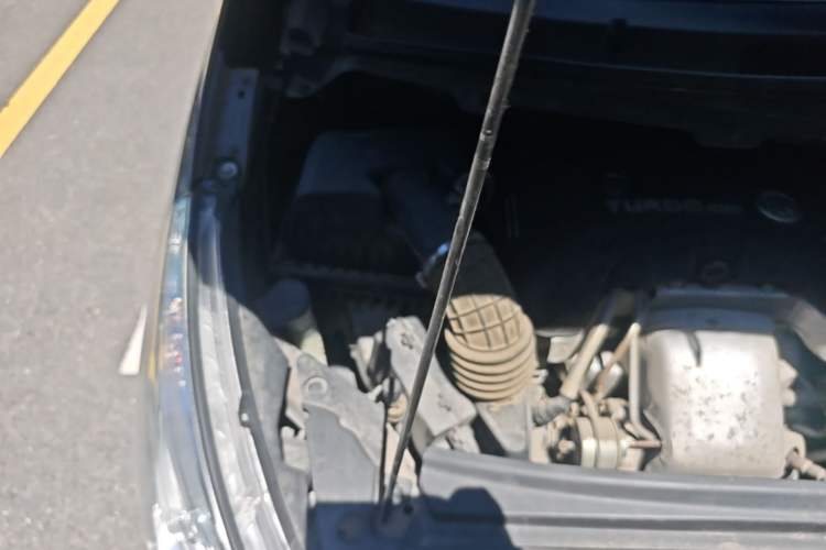 Used Buick GL8 2018 28T Luxury Model China VI Standard Engine Bay Right