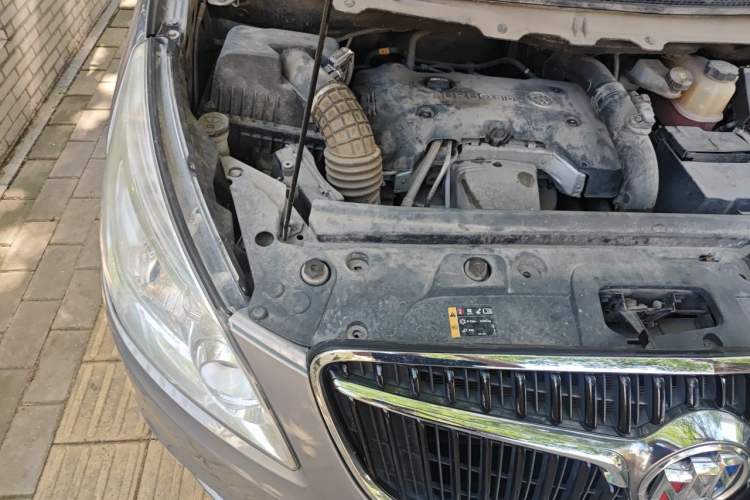 Used Buick GL8 2018 28T Prestige Version China VI Standard Engine Bay Right