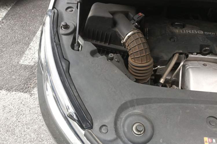 Used Buick GL8 2018 ES 28T Comfort Model China VI Standard Engine Bay Right