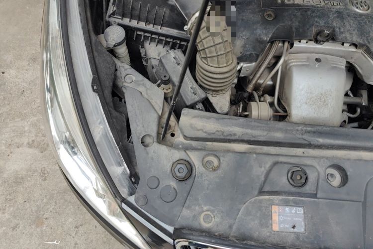 Used Buick GL8 2018 28T Comfort Model China VI Standard Engine Bay Right