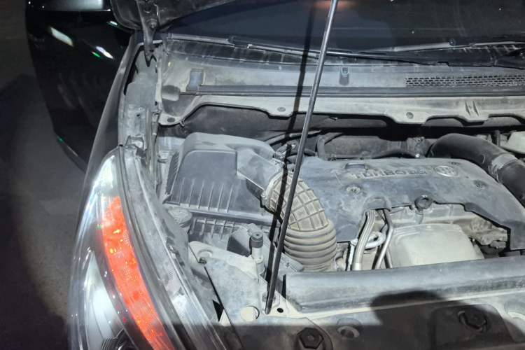 Used Buick GL8 2018 28T Luxury Model China VI Standard Engine Bay Right
