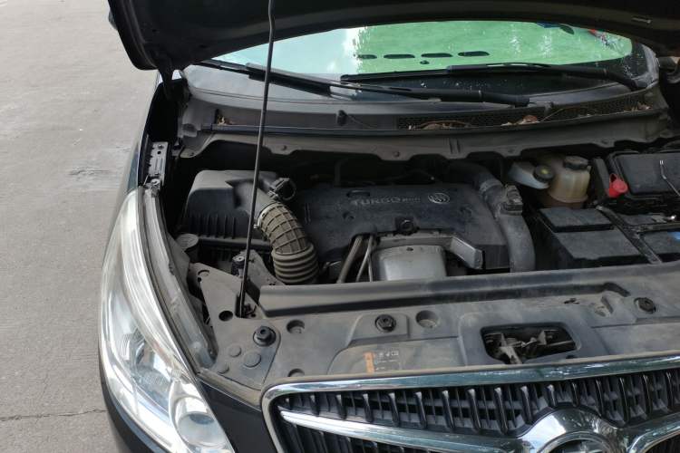Used Buick GL8 2018 28T Luxury Model China VI Standard Engine Bay Right