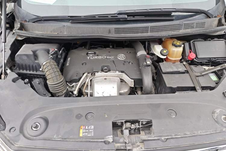 Used Buick GL8 2018 ES 28T Luxury Model China VI Standard Engine Bay