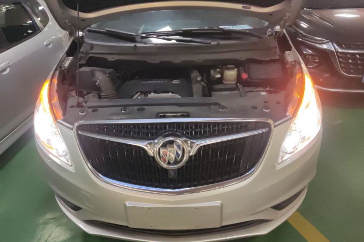 Used Buick GL8 2018 28T Luxury Model China VI Standard Engine Bay