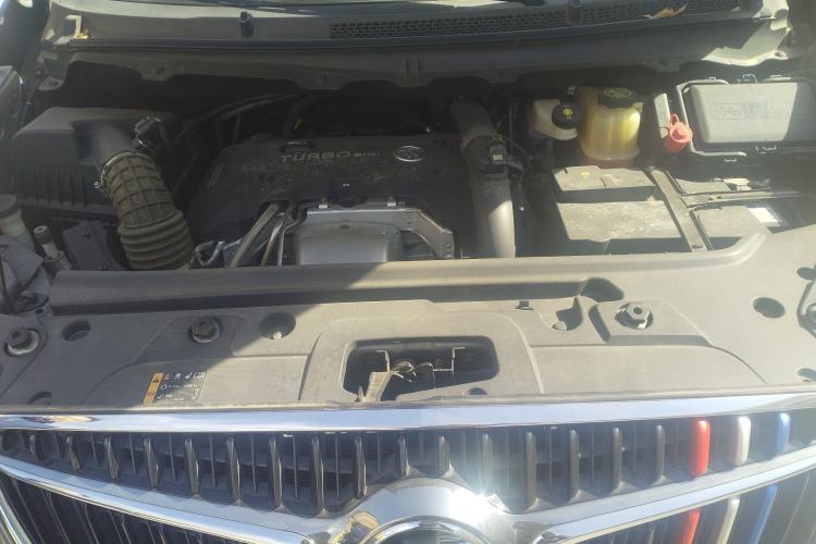Used Buick GL8 2018 28T Prestige Version China VI Standard Engine Bay